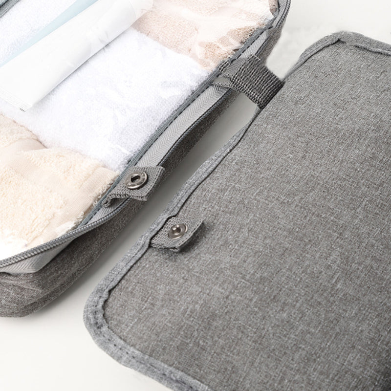 Travelique Reise-Kosmetik-Organizer | Kompakt & Wasserabweisend | Mit 4 Fächern & 360° Haken | Für Damen & Herren