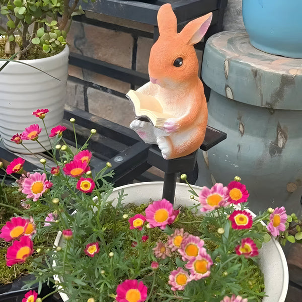Fabelux Solar Gartenleuchte Hase | Lesender Deko-Hase mit LED | Wetterfest & Dämmerungssensor | Kunstharz