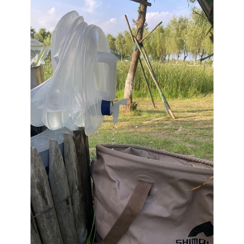 Faltbarer Wasserbehälter AquaTrek Flow15 | 15 L Volumen | Mit Auslaufhahn & Auslaufschutz | 30×28×11 cm