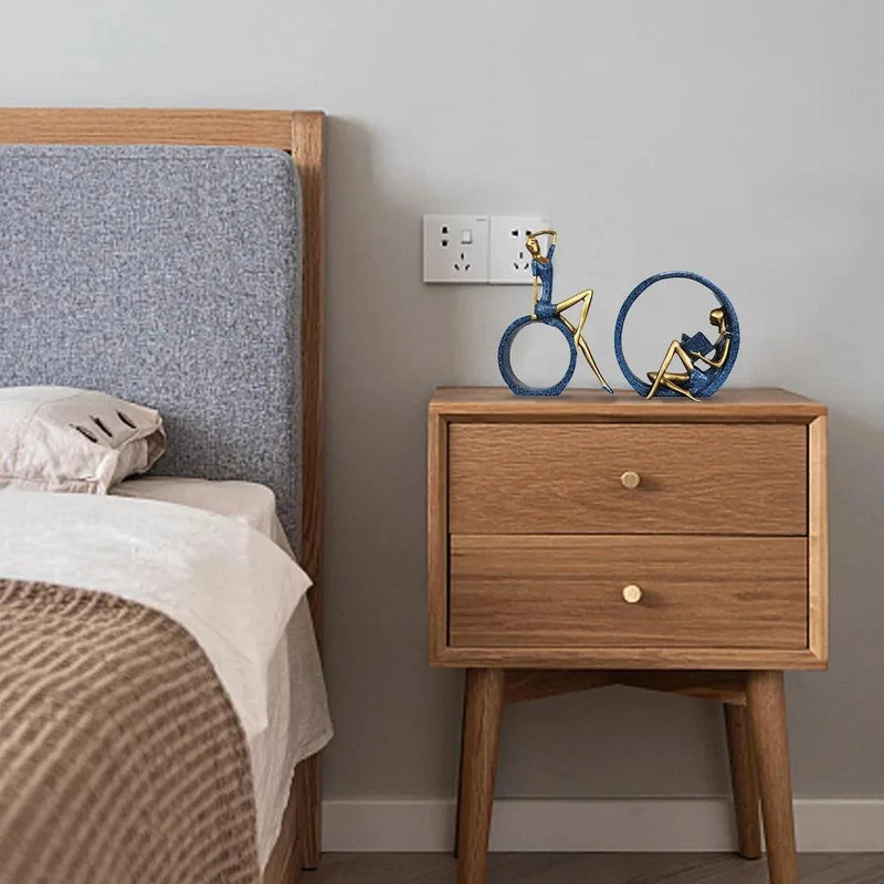 Deko Figuren Mädchen | Yoga & Lesend | Harz Skulpturen Set | Blau & Gold