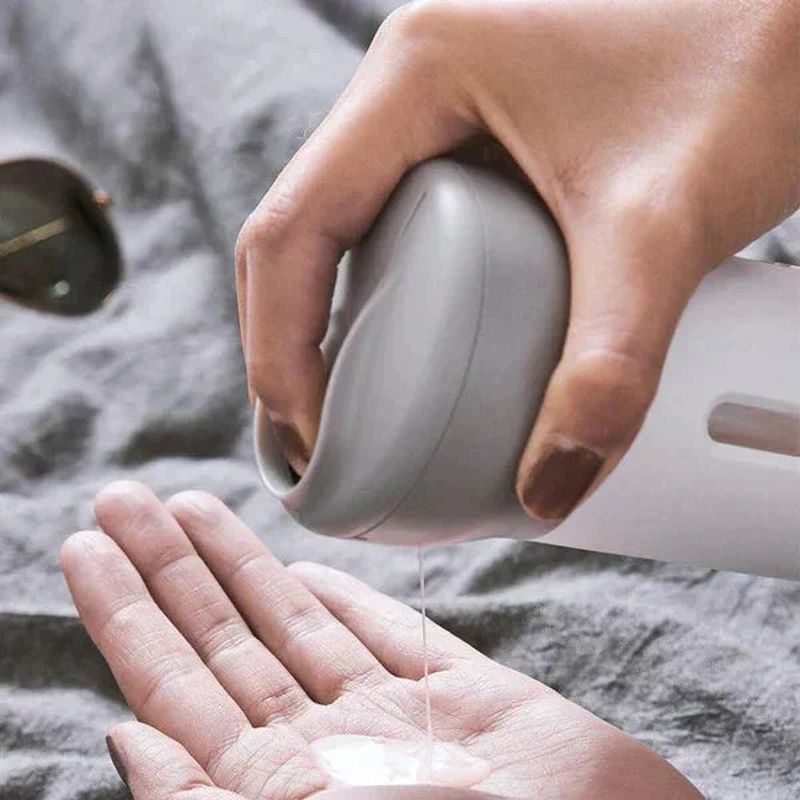 JetSetGo – 4-in-1 Flaschenspender für müheloses Reisen!