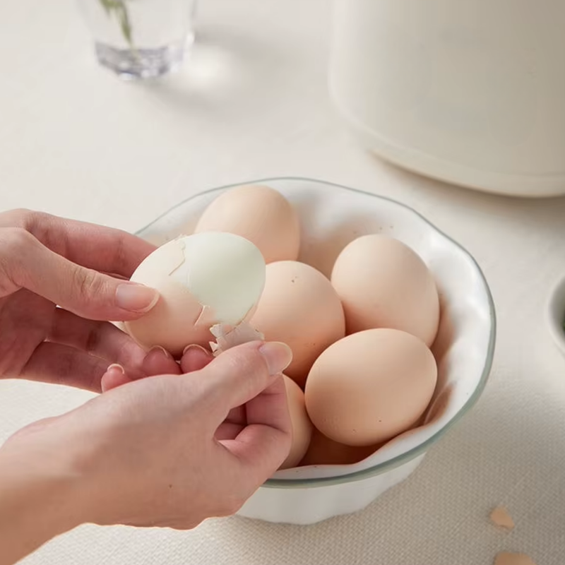 Elektrischer Eierkocher EggiCook | Perfekte Eier per Knopfdruck | Automatische Abschaltung | 4 Eier