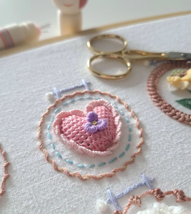 StitchBloom – Florale Stickerei für Entspannung und Verschönerung!