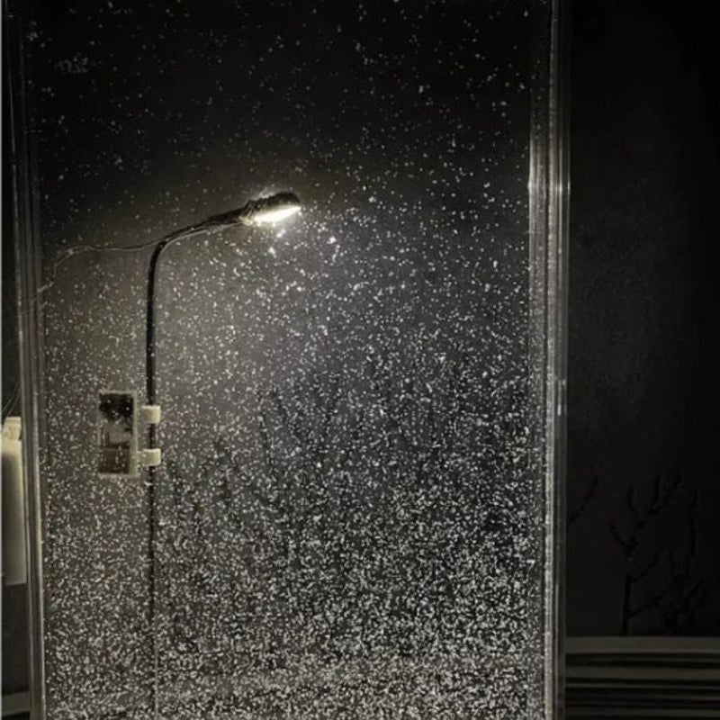 SnowGlow – Straßenlaterne mit winterlicher Schneeszene