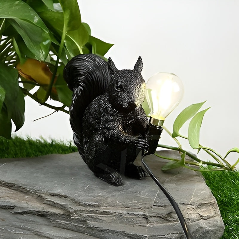 NordiLicht Tischlampe Eichhörnchen | Nordic Design | Warmes LED-Licht | Harzfigur