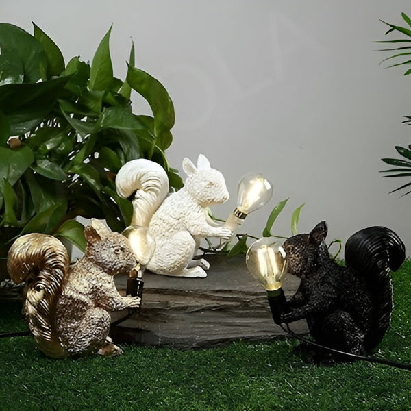 NordiLicht Tischlampe Eichhörnchen | Nordic Design | Warmes LED-Licht | Harzfigur