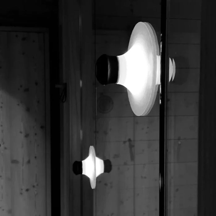 Tragbare LED-Lampe CLINGO | Mit Saugnapf & USB-Aufladung | Stufenlos dimmbar | 12 cm Ø