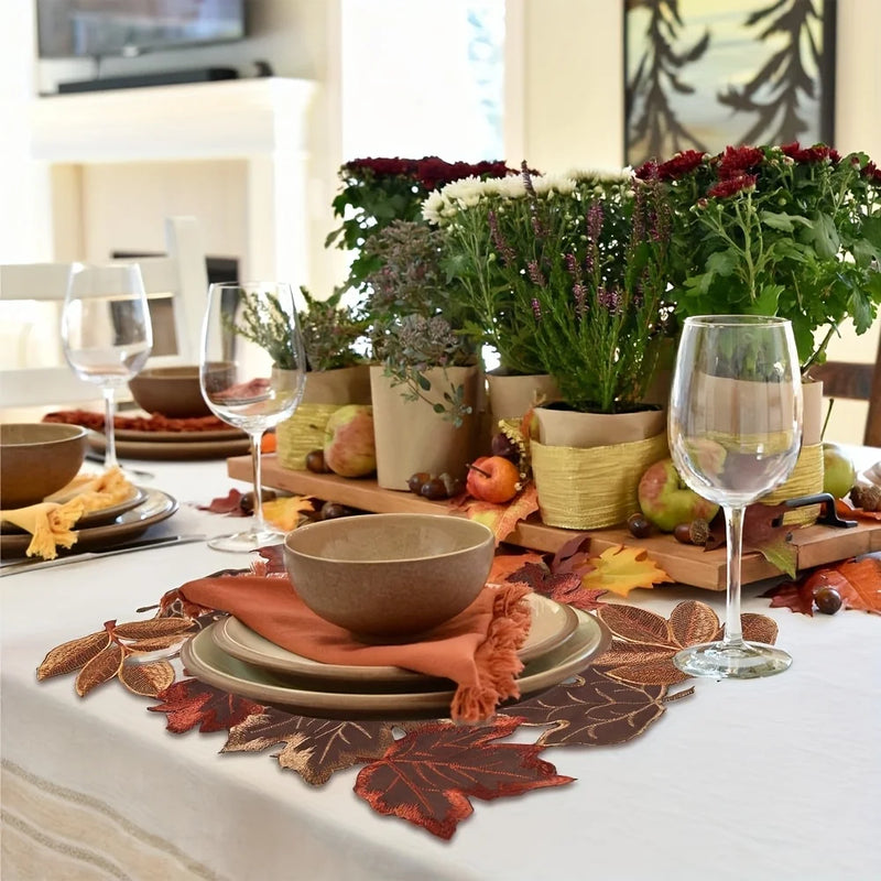 HarvestLeaf Tischläufer | Besticktes Ahornblatt-Design | Herbstdeko im Landhausstil