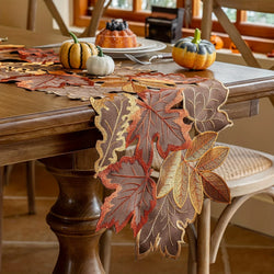 HarvestLeaf Tischläufer | Besticktes Ahornblatt-Design | Herbstdeko im Landhausstil