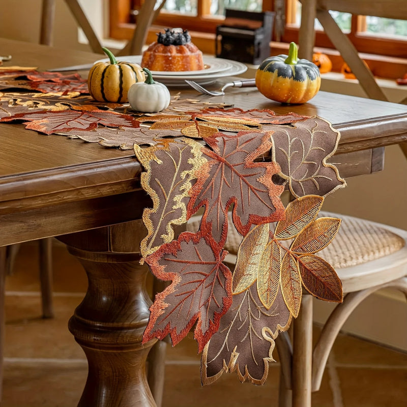 HarvestLeaf Tischläufer | Besticktes Ahornblatt-Design | Herbstdeko im Landhausstil
