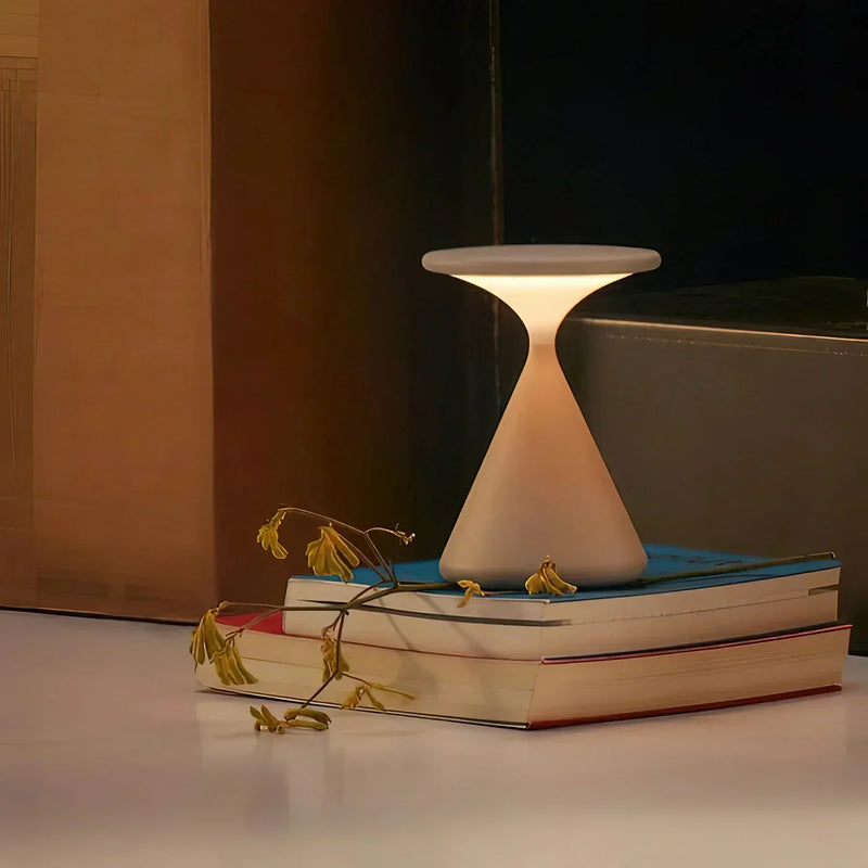 Sandoro LED Tischlampe Zanduhr-Design | Warmweiß 2200K–2700K | Touch-Dimmer | Ø13×18 cm | Kabellos & USB-C