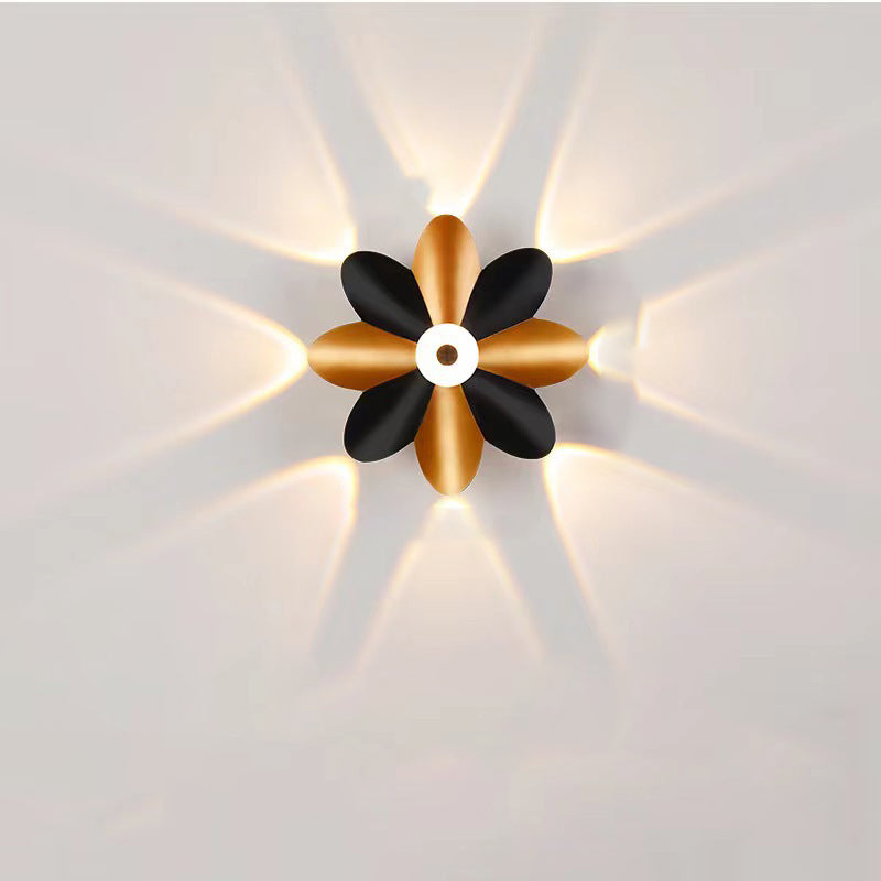 Lumafleur LED Wandleuchte Außen | Wasserdicht & Energiesparend | Blumen-Design | 2 Größen | Schwarz/Weiß-Gold
