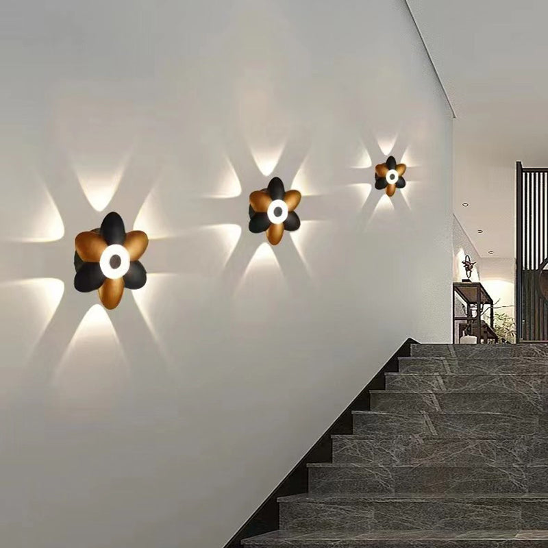 Lumafleur LED Wandleuchte Außen | Wasserdicht & Energiesparend | Blumen-Design | 2 Größen | Schwarz/Weiß-Gold