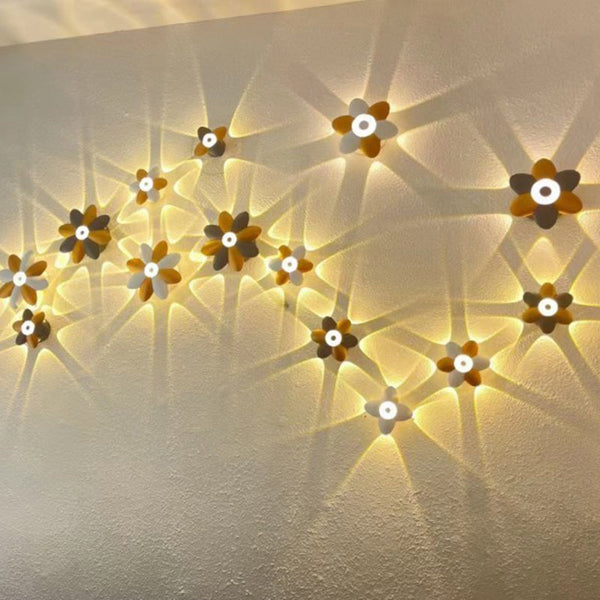 Lumafleur LED Wandleuchte Außen | Wasserdicht & Energiesparend | Blumen-Design | 2 Größen | Schwarz/Weiß-Gold
