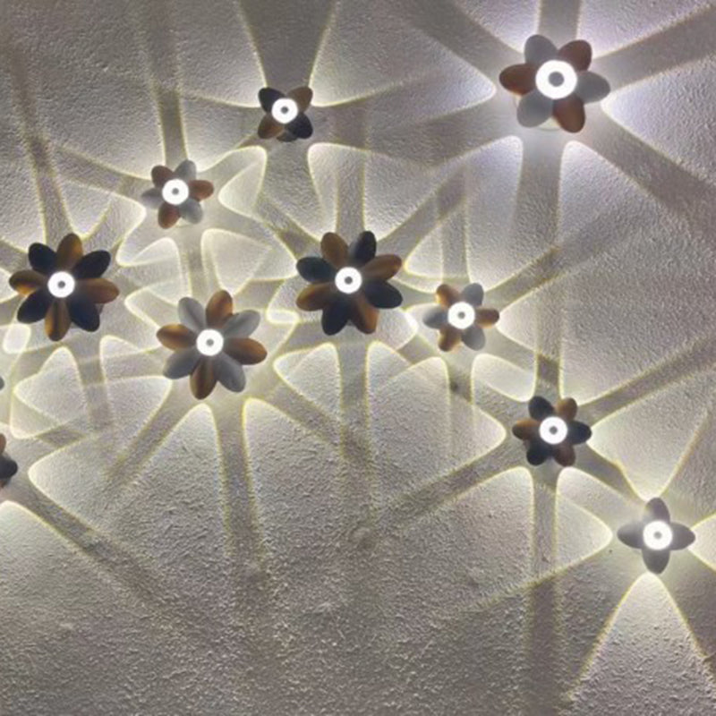 Lumafleur LED Wandleuchte Außen | Wasserdicht & Energiesparend | Blumen-Design | 2 Größen | Schwarz/Weiß-Gold