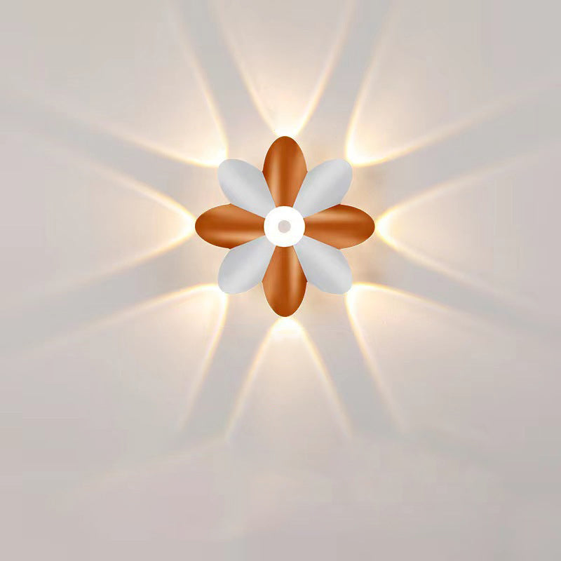 Lumafleur LED Wandleuchte Außen | Wasserdicht & Energiesparend | Blumen-Design | 2 Größen | Schwarz/Weiß-Gold