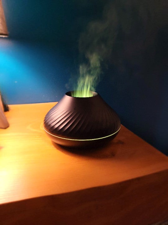 LumiFlare Aromadiffusor | Flammeneffekt & Beruhigender Nebel | 130 ml | Für Entspannung & Wohlfühlatmosphäre