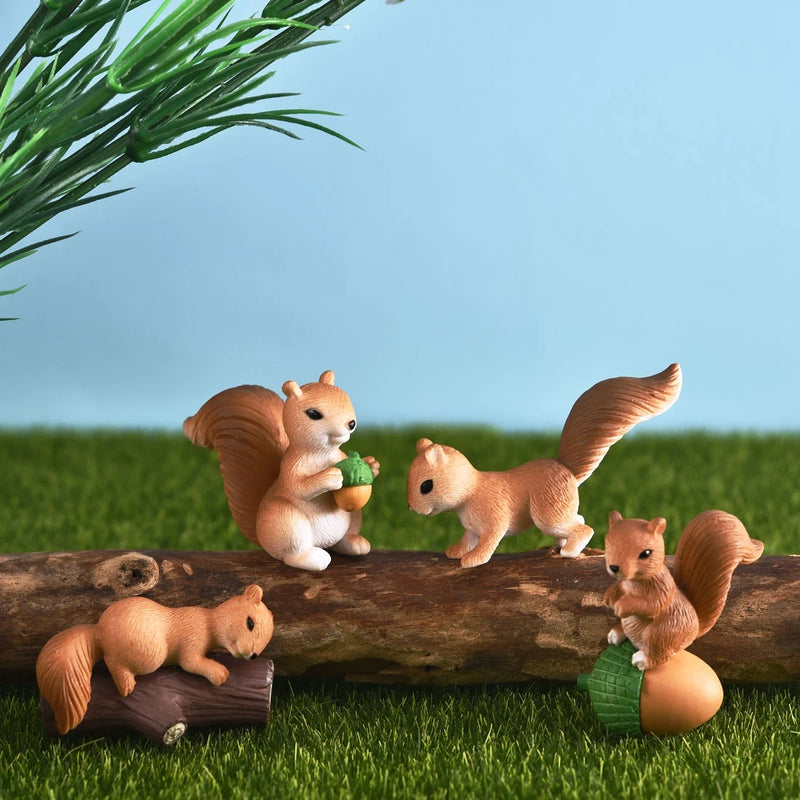 NuttyFriends Minis | Eichhörnchen Figuren Set | 4-teilig | Miniatur Tierfiguren | Deko & Spielset für Kinder & Zuhause