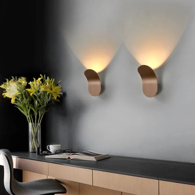 SkandiGlow Wandleuchte | LED Skateboard-Design | Modern & Kreativ