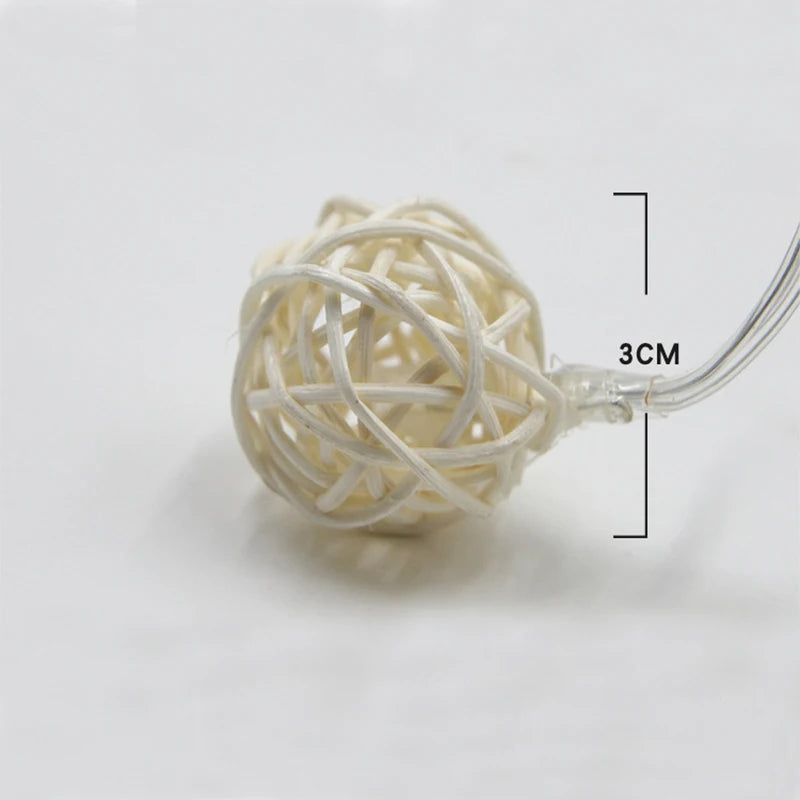 LumiRatta LED Lichterkette | 1,2 m Rattan Kugellichter mit 10 LEDs | Warmweiß / Weiß / Bunt | Batteriebetrieben | Deko für Weihnachten, Hochzeit & Party