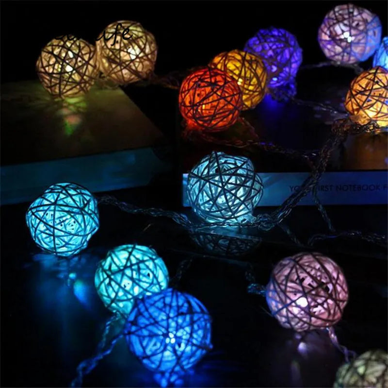 LumiRatta LED Lichterkette | 1,2 m Rattan Kugellichter mit 10 LEDs | Warmweiß / Weiß / Bunt | Batteriebetrieben | Deko für Weihnachten, Hochzeit & Party