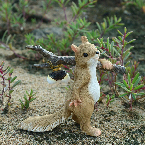 NutCharm – Das Deko-Eichhörnchen mit Herz!