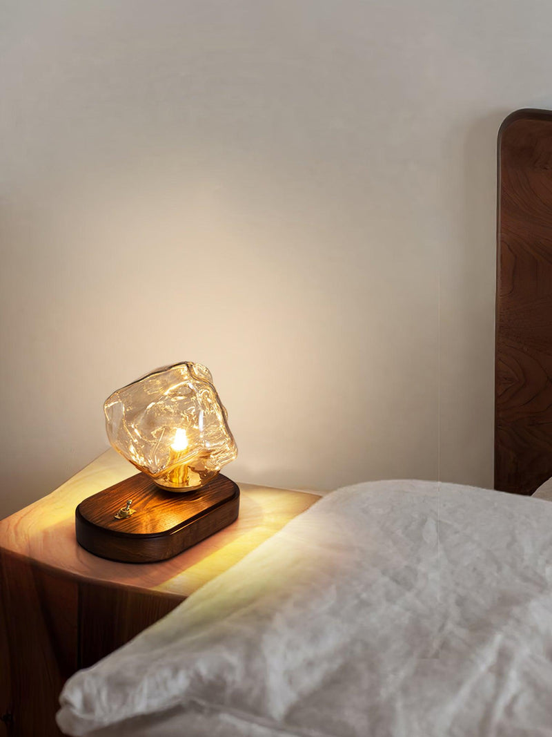 Eisvella Tischlampe Eisstein-Design | G9 Fassung | Glas, Holz & Metall | 20×12×15 cm | Warmes LED-Licht