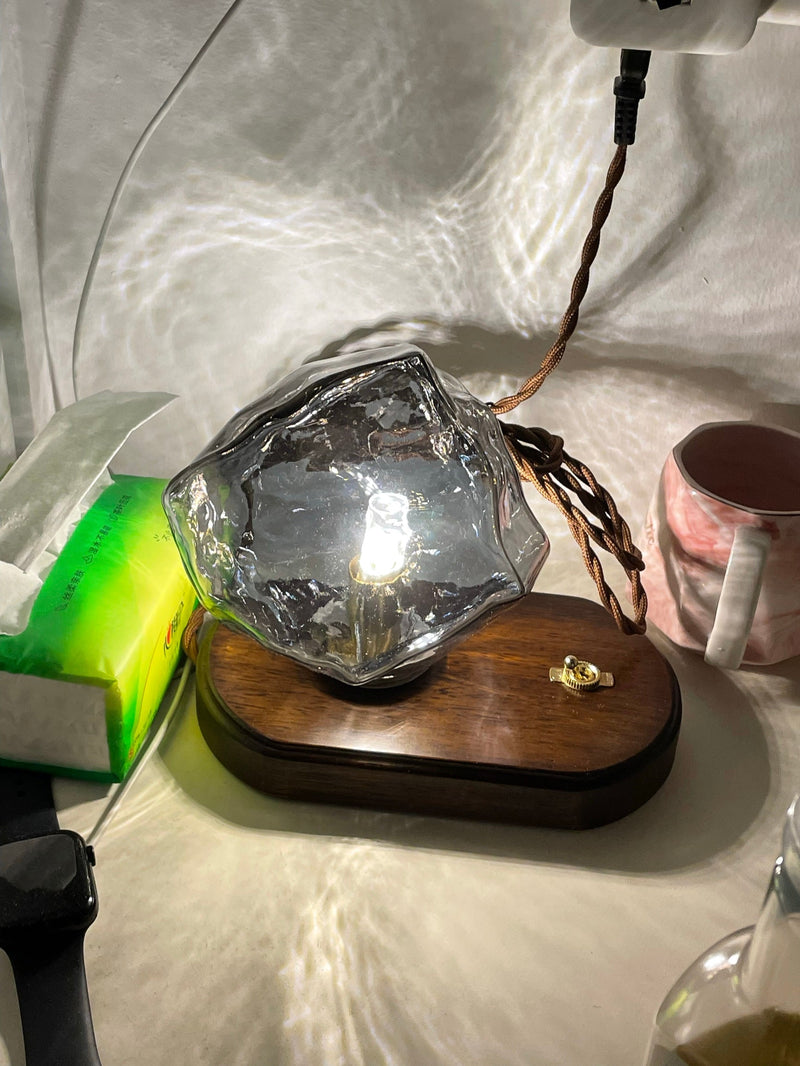 Eisvella Tischlampe Eisstein-Design | G9 Fassung | Glas, Holz & Metall | 20×12×15 cm | Warmes LED-Licht