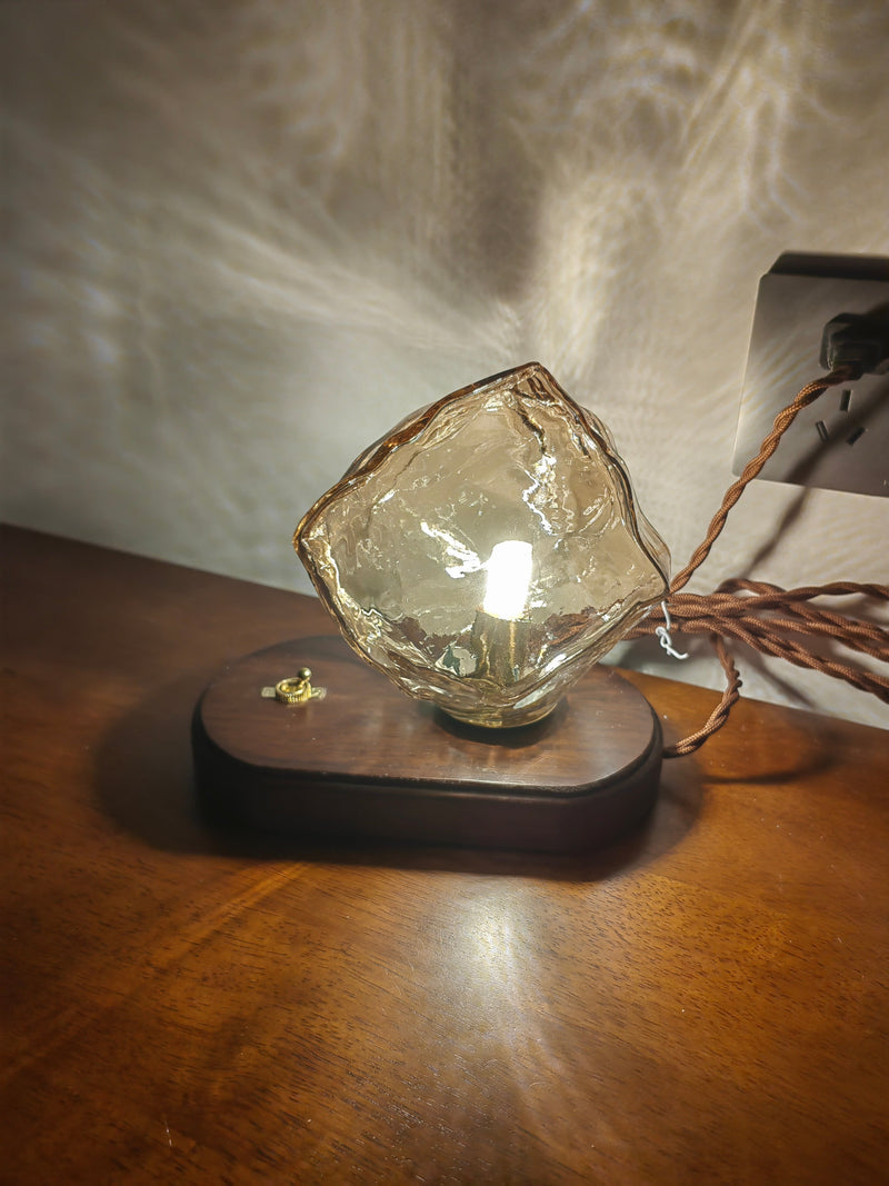 Eisvella Tischlampe Eisstein-Design | G9 Fassung | Glas, Holz & Metall | 20×12×15 cm | Warmes LED-Licht