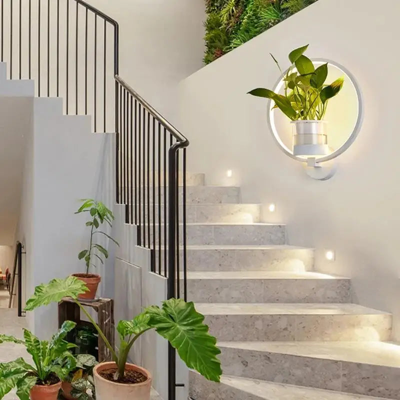 GlowPlant – Wandlicht mit Stil & integriertem Pflanzgefäß