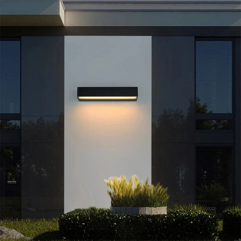 Noxaro LED Außenwandleuchte | Modern & Energieeffizient | Wasserdicht & Langlebig | 30 cm Schwarzglas-Design