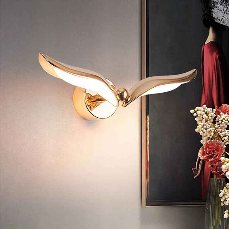 Marilux Wandleuchte Möwenform | Goldoptik | Warmes Licht | 36×23 cm | Maritimes Design