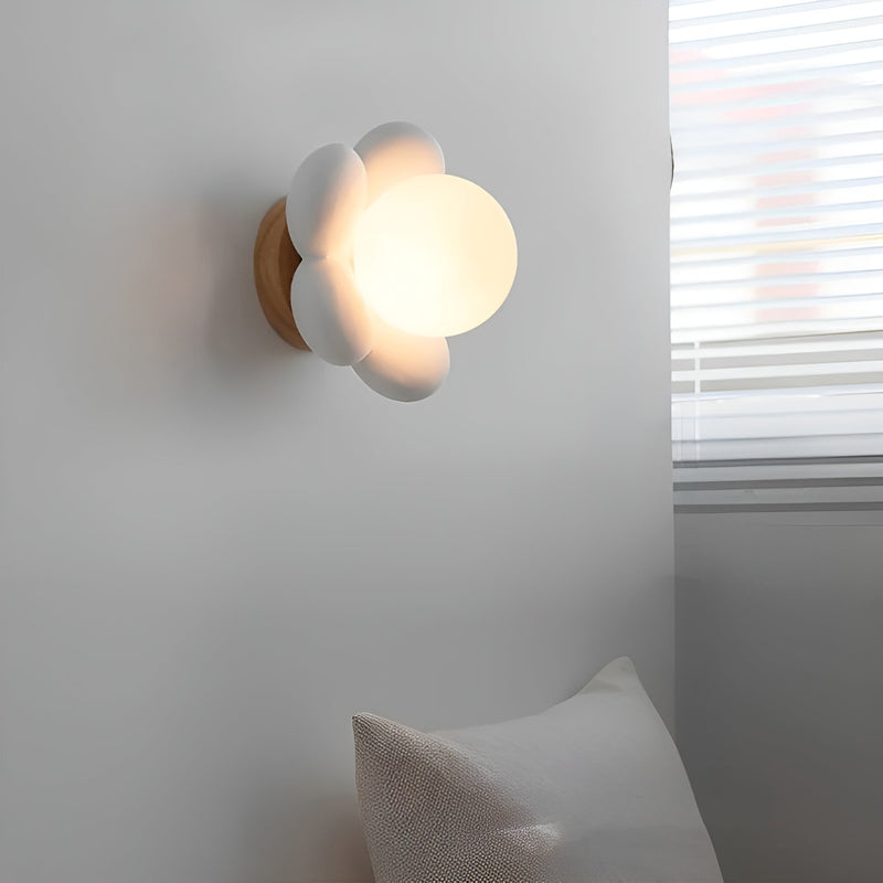 Wandleuchte FloraLume | Blüten-Design | Warmweißes LED-Licht 3000 K | Creme & Metall