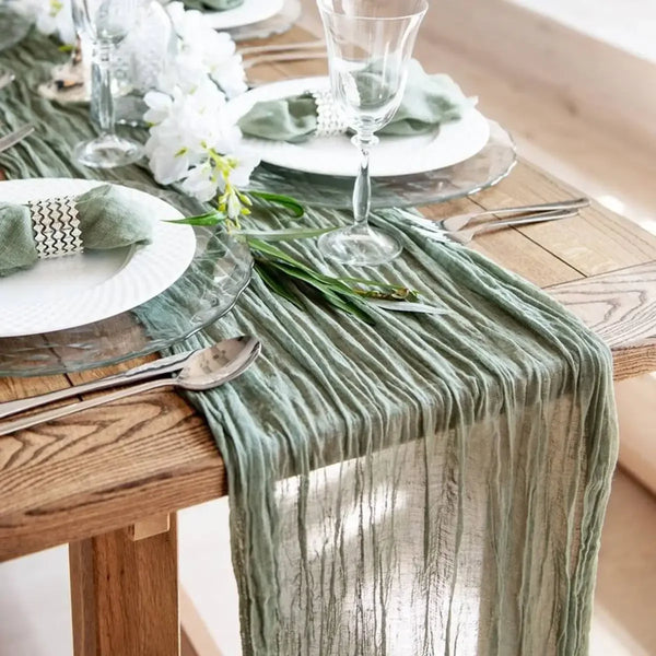 VELORIA Tischläufer | Halbdurchsichtiges Musselin | Salbeigrün  | Boho- & Vintage-Deko