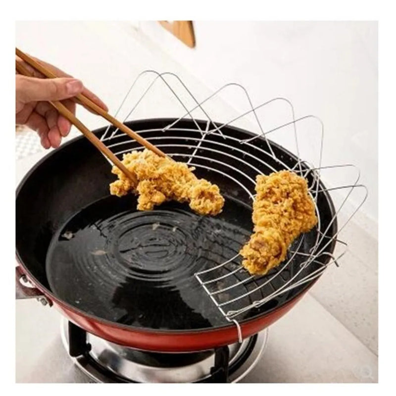 Frittiergestell OilGuard | Faltbares Edelstahl-Abtropfgitter | Halbrund & mit Sicherheitsrand | Für Pfannen 32–38 cm