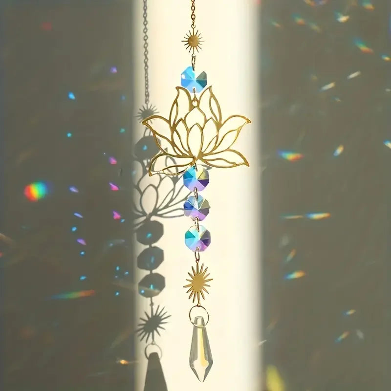 Solunara Kristall-Windspiel | Handgefertigter Lotus Suncatcher | Glas & Metall | Für Garten, Fenster & Balkon