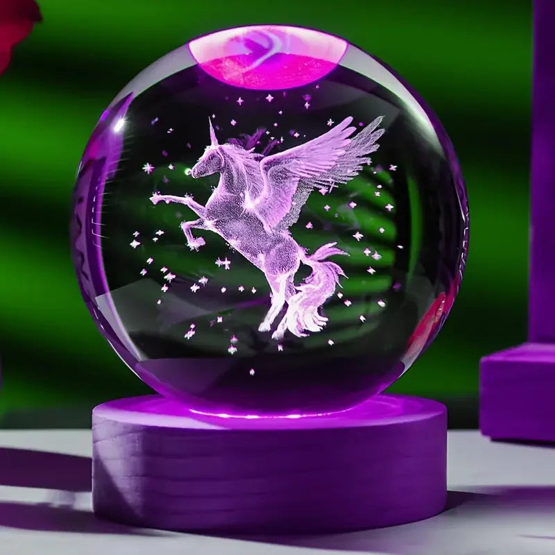 Lunoria Kristallkugel Einhorn | 3D-Lasergravur mit LED-Holzsockel | Stimmungslicht & Geschenkidee | Ø 8 cm
