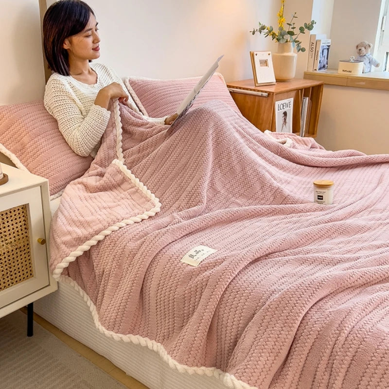 Wohndecke WarmHug | Flauschiges Flanell | Kariertes Design | Für Sofa & Bett | Vier Jahreszeiten