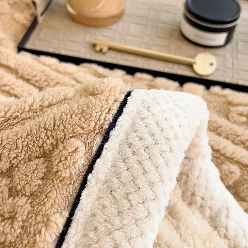 Velura | Warme Decke aus geprägtem Samt | Kuschelig & Flauschig | Herbst & Winter | Coral-Fleece