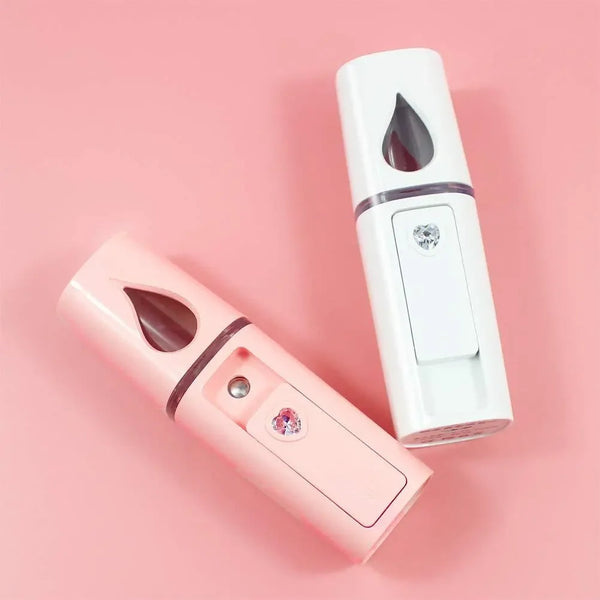 Nano-Gesichtsspray Mistella Mini | USB-aufladbar | Feuchtigkeitsspendender Kaltnebel | Für Gesicht, Poren & Wimpernreinigung | 20 ml
