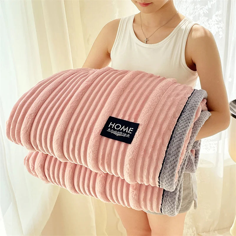 Flauschdecke VeluStripe | Imitiertes Kaninchenfell | Gestreift & Ultraweich | Für Sofa, Bett & Büro