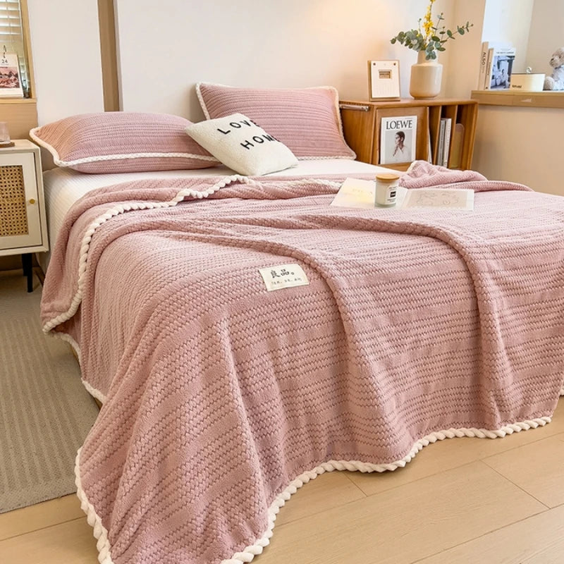 Wohndecke WarmHug | Flauschiges Flanell | Kariertes Design | Für Sofa & Bett | Vier Jahreszeiten