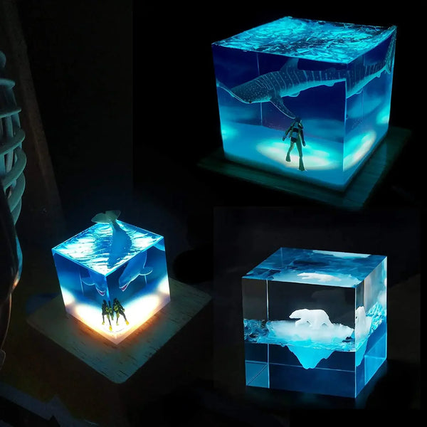 ResinCube Glow | Silikonform mit LED-Holzbasis | DIY Epoxidharz Lampe & Würfel-Dekor