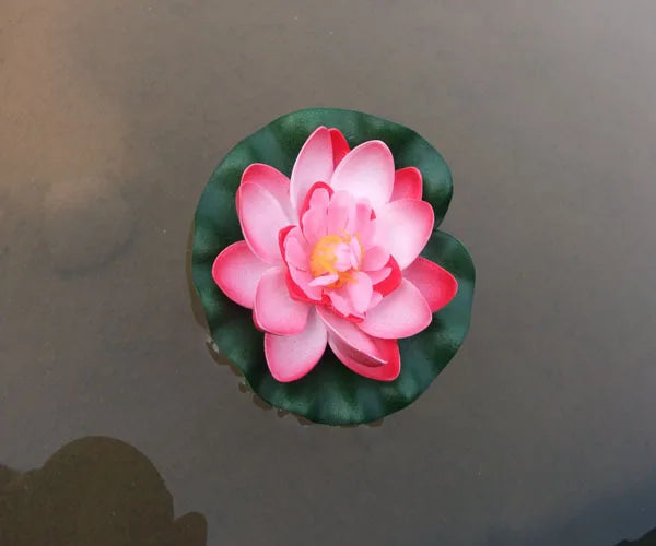 AquaLumea Schwimmende Seerosen Deko | 6er-Set | Realistische Teichblumen aus Schaumkunststoff | Für Garten, Pool & Innenbereich