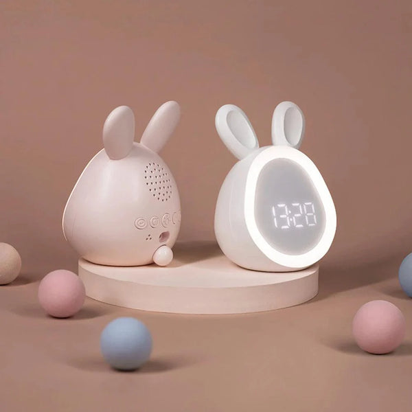 LumiHoppel Kinderwecker | LED Nachtlicht | Energiesparend & Süßes Hasen-Design | Weiß/Rosa | 8,8 x 7,3 x 11,2 cm