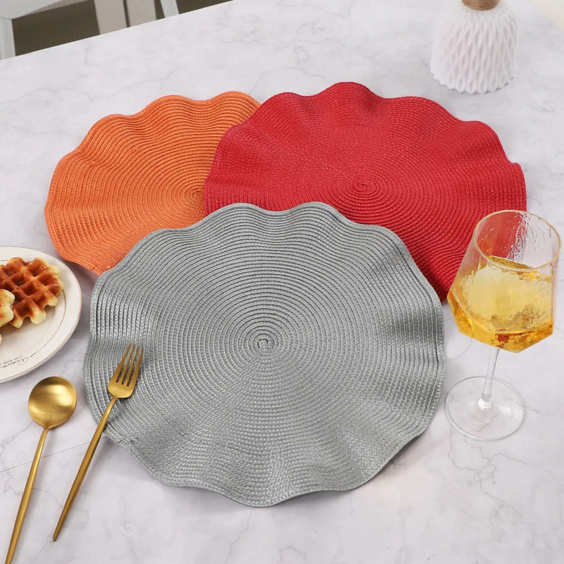 TAVOLIA Platzsets 6er-Set | Rund Ø 36 cm | Geflochtenes Design | Waschbar & Hitzebeständig | Rüschenrand