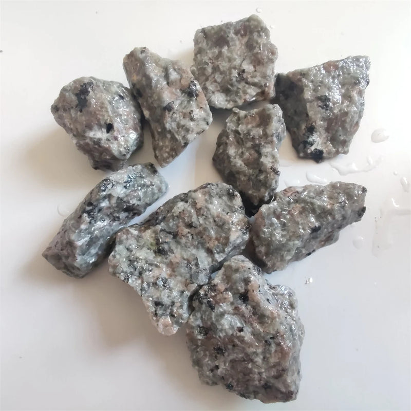 Flammenstein LumiFlare | Fluoreszierender Yooperlite Naturstein | UV-Leuchtkraft