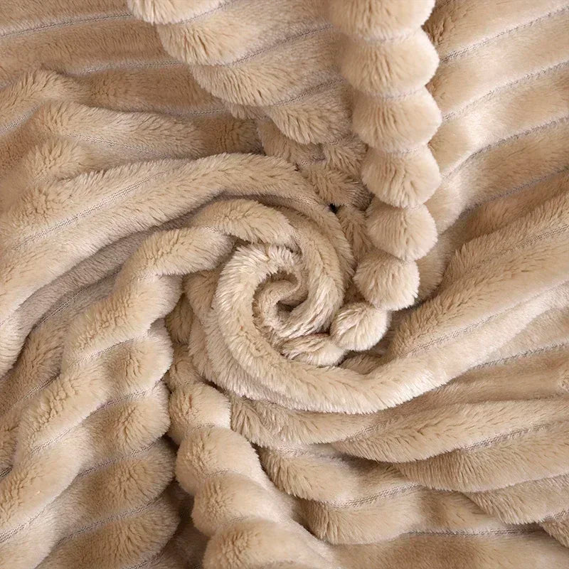 Flauschdecke SoftHaven | Gestreiftes Flanell | Extra Weich & Warm | Für Sofa, Bett & Reisen