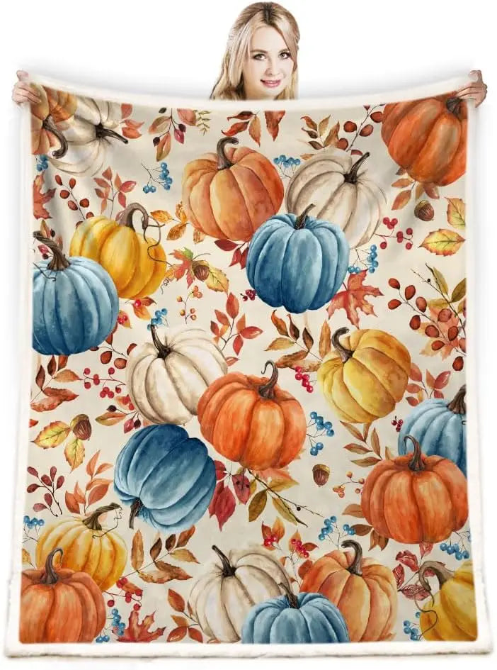 Herbstdecke PumpkinHug | Flanell Kuscheldecke mit Kürbis-Motiv  | Weich & Warm