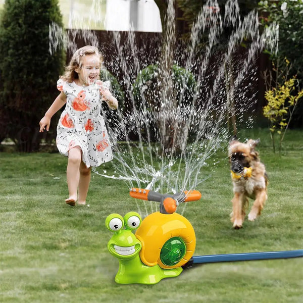 AquaSchnecki Wassersprinkler-Spielzeug | Lustige Gartenschnecke | Für Kinder ab 3 Jahren | Sommer-Spritzspaß im Garten & Pool